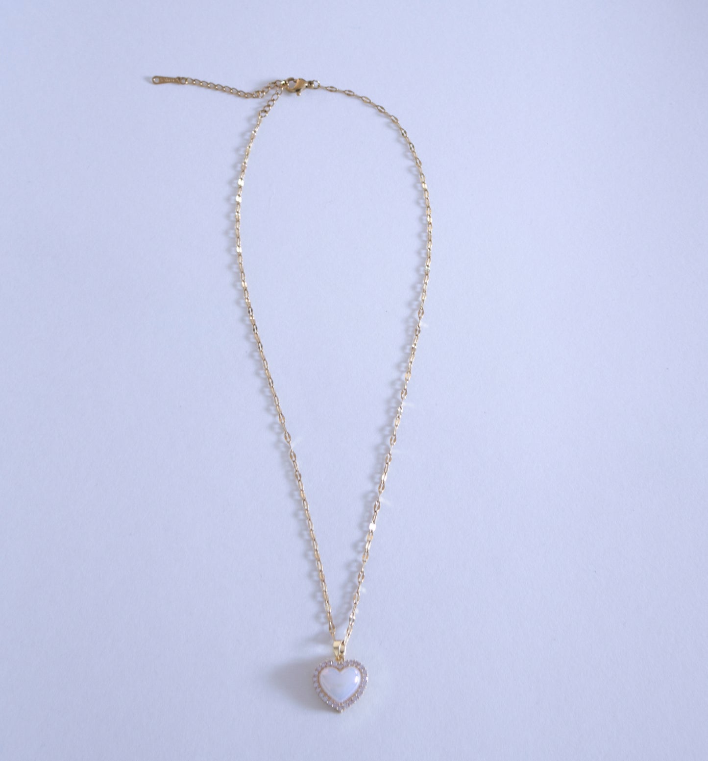 Collar con colgante de corazón con halo de cristal