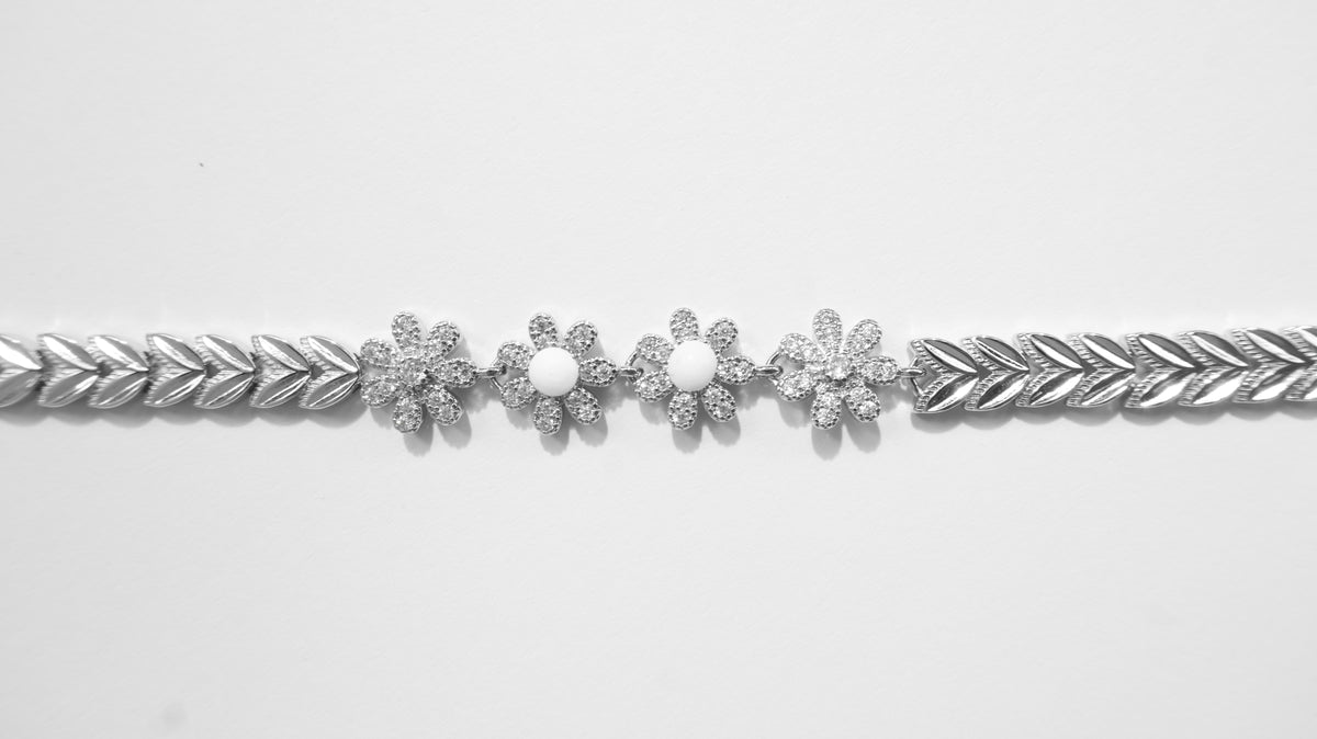 Margarida Sea Foam Daisy Bracelet