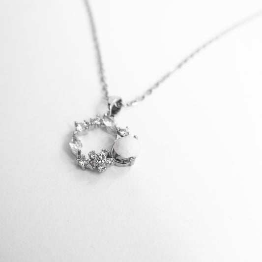 Grinalda Sea Foam Wreath Necklace