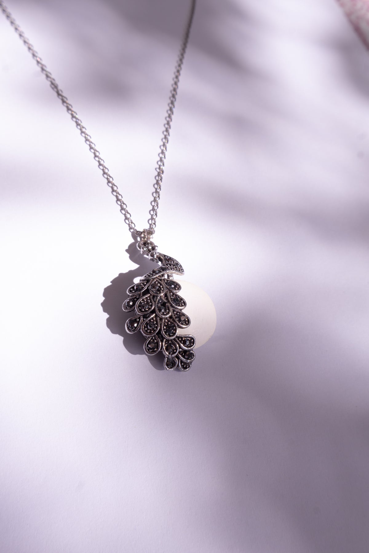 Pavão – Peacock Sea Foam Necklace