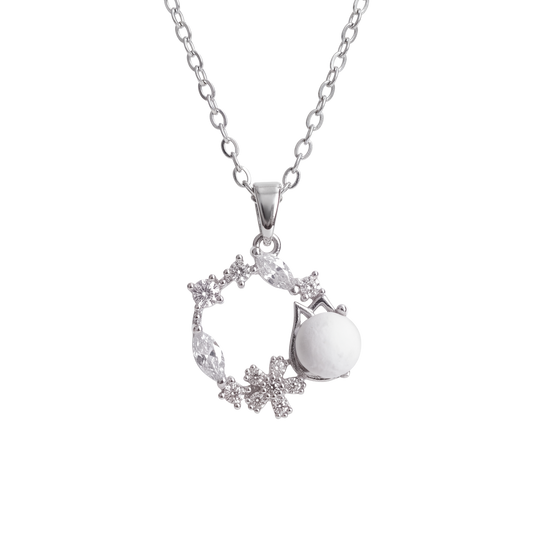 Grinalda Sea Foam Wreath Necklace