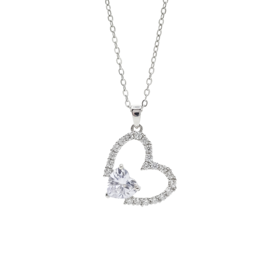 Colar com pendente de coração aberto em prata e cristais brilhantes