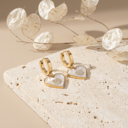 Pendientes de aro con corazón de oro y nácar