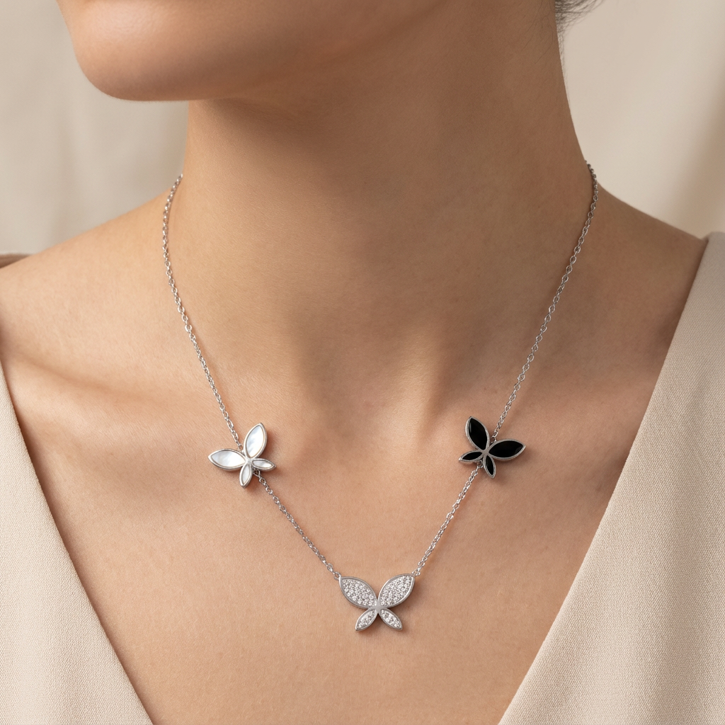 Elegante collar de mariposa en cascada de plata