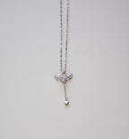 Collar con colgante de corazón alado