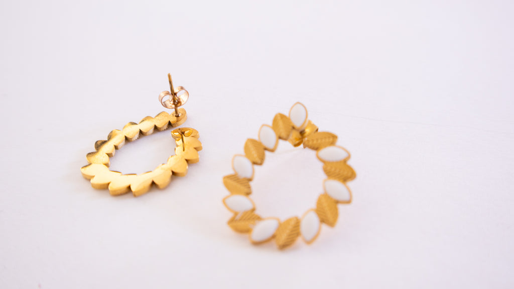 Pendientes de aro con acento marquesa dorado