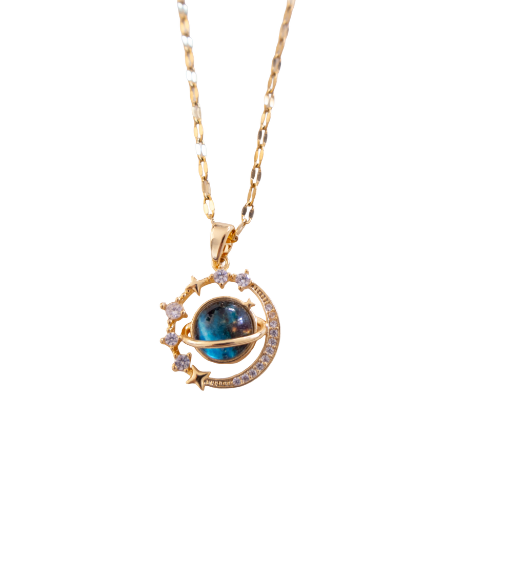 Collar de oro con colgante de media luna estrellada