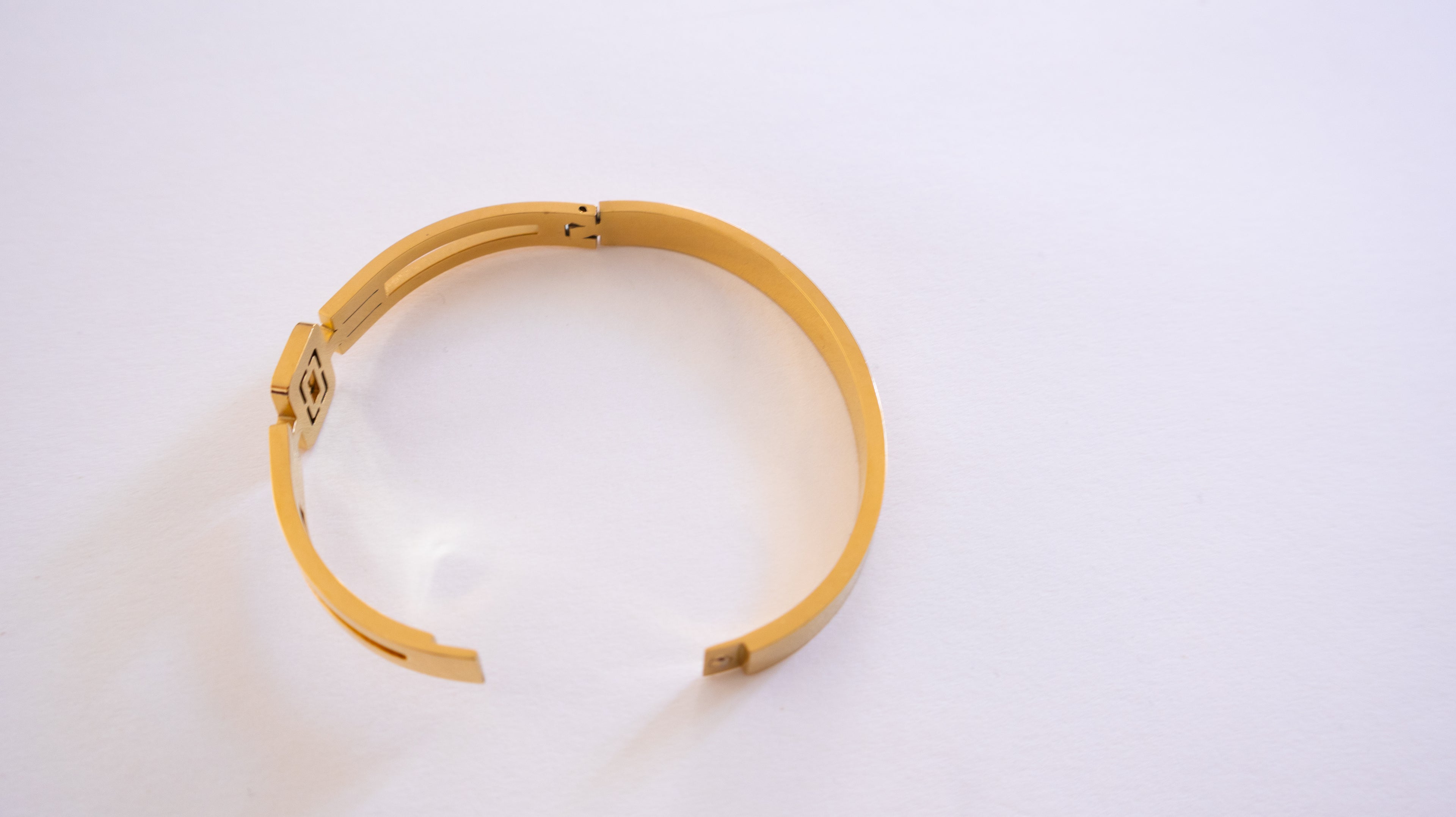 Pulsera de cristal geométrico dorado