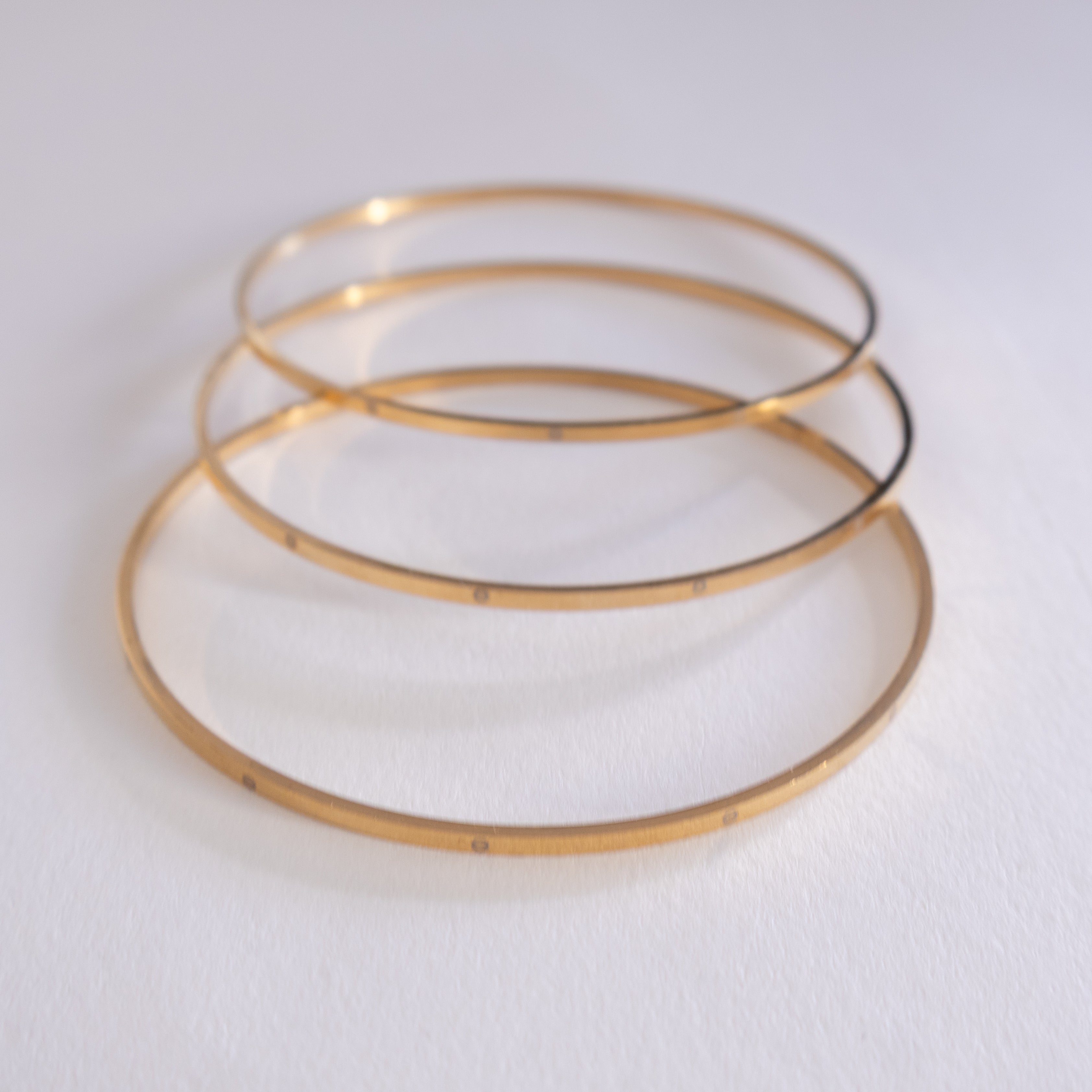 Conjunto de pulseiras douradas (3 unidades)