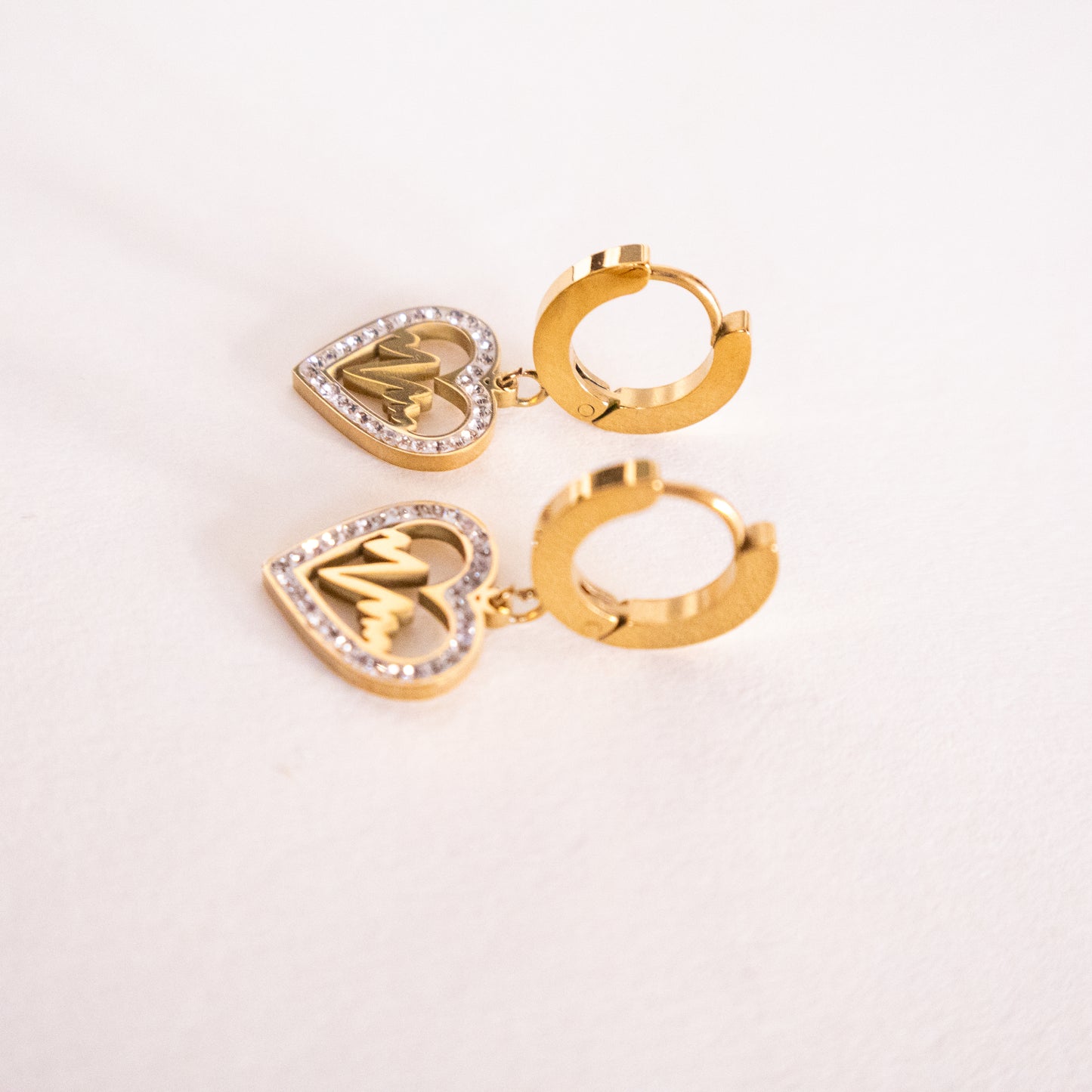 Pendientes con monograma de latido del corazón