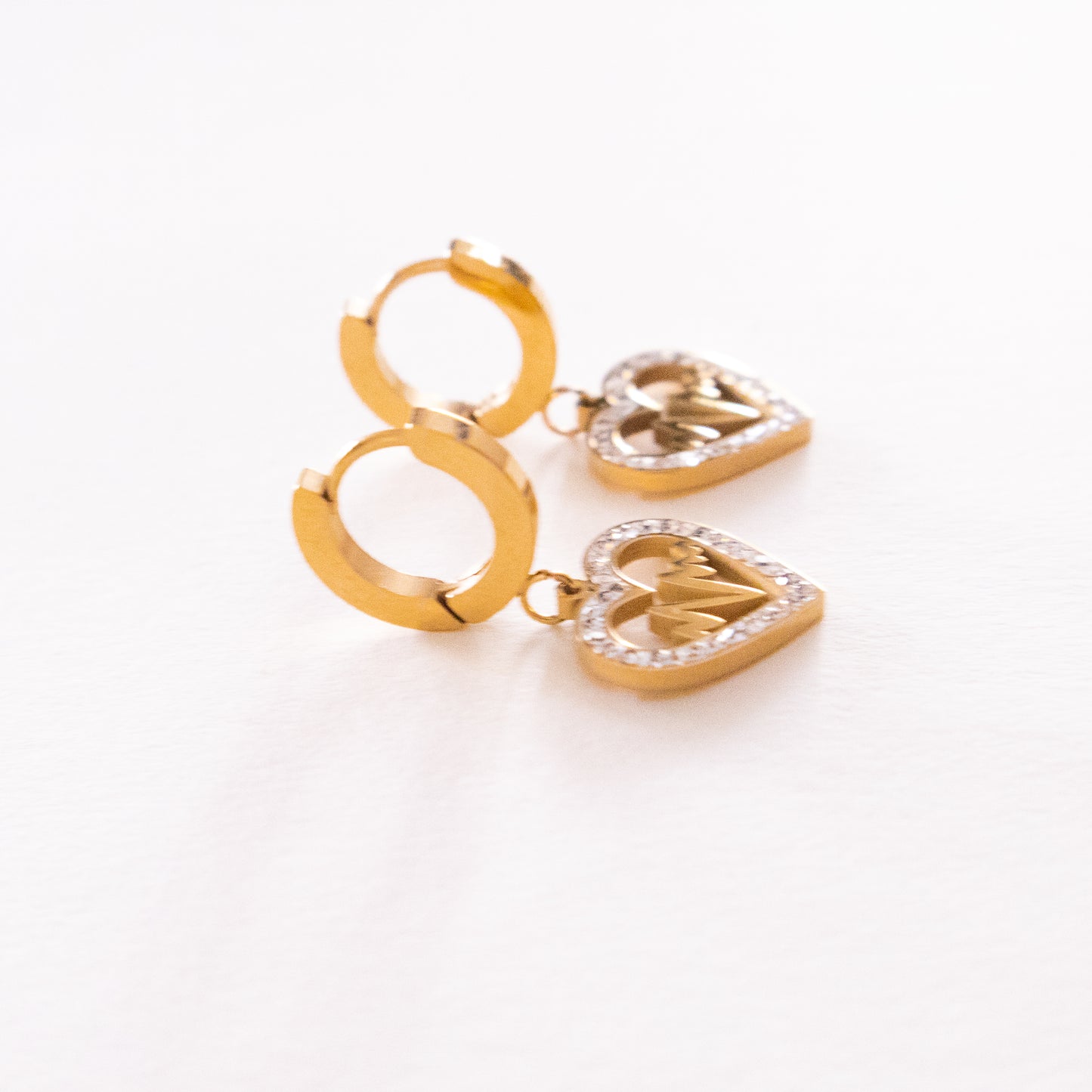 Pendientes con monograma de latido del corazón