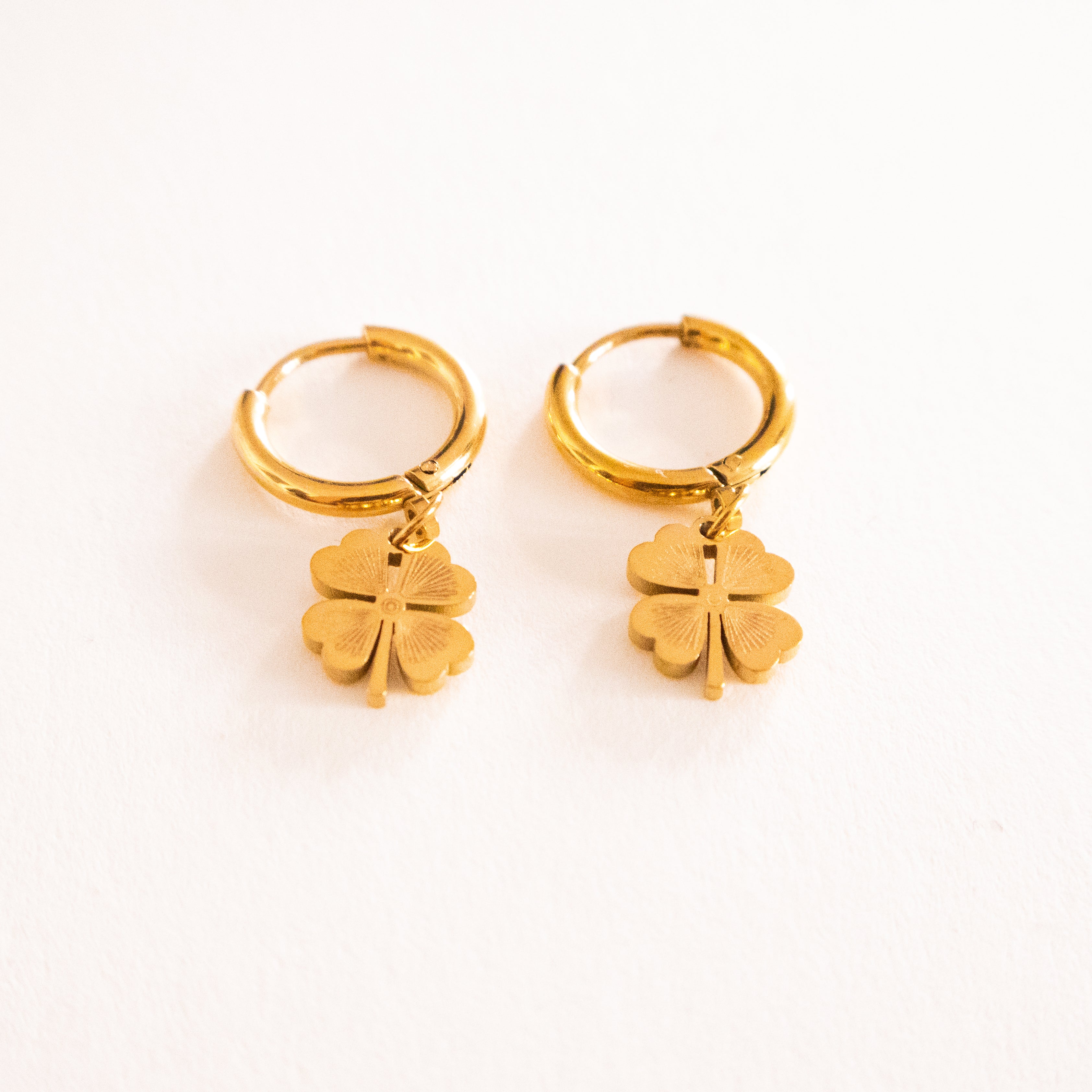 Élara Clover Hoop Earrings