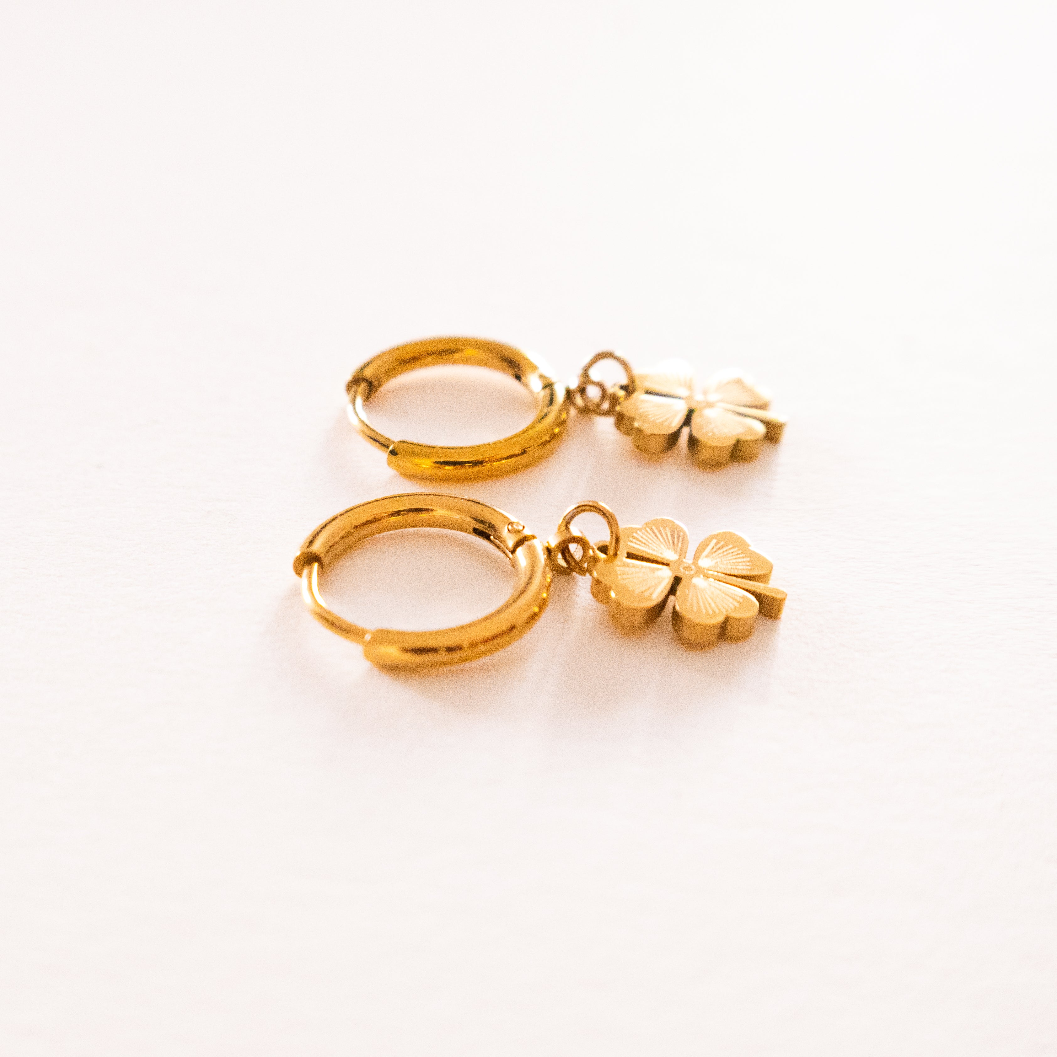 Élara Clover Hoop Earrings