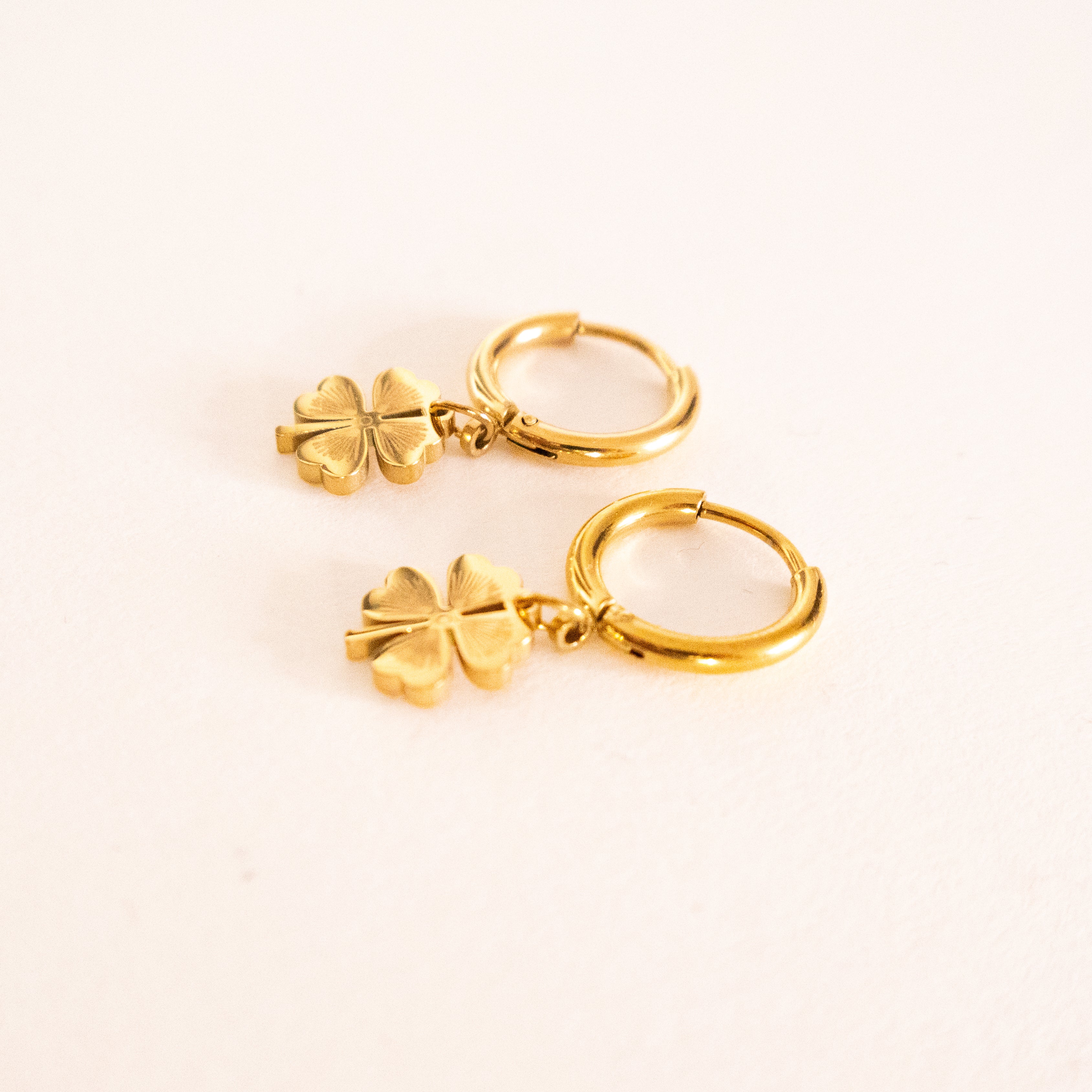 Élara Clover Hoop Earrings