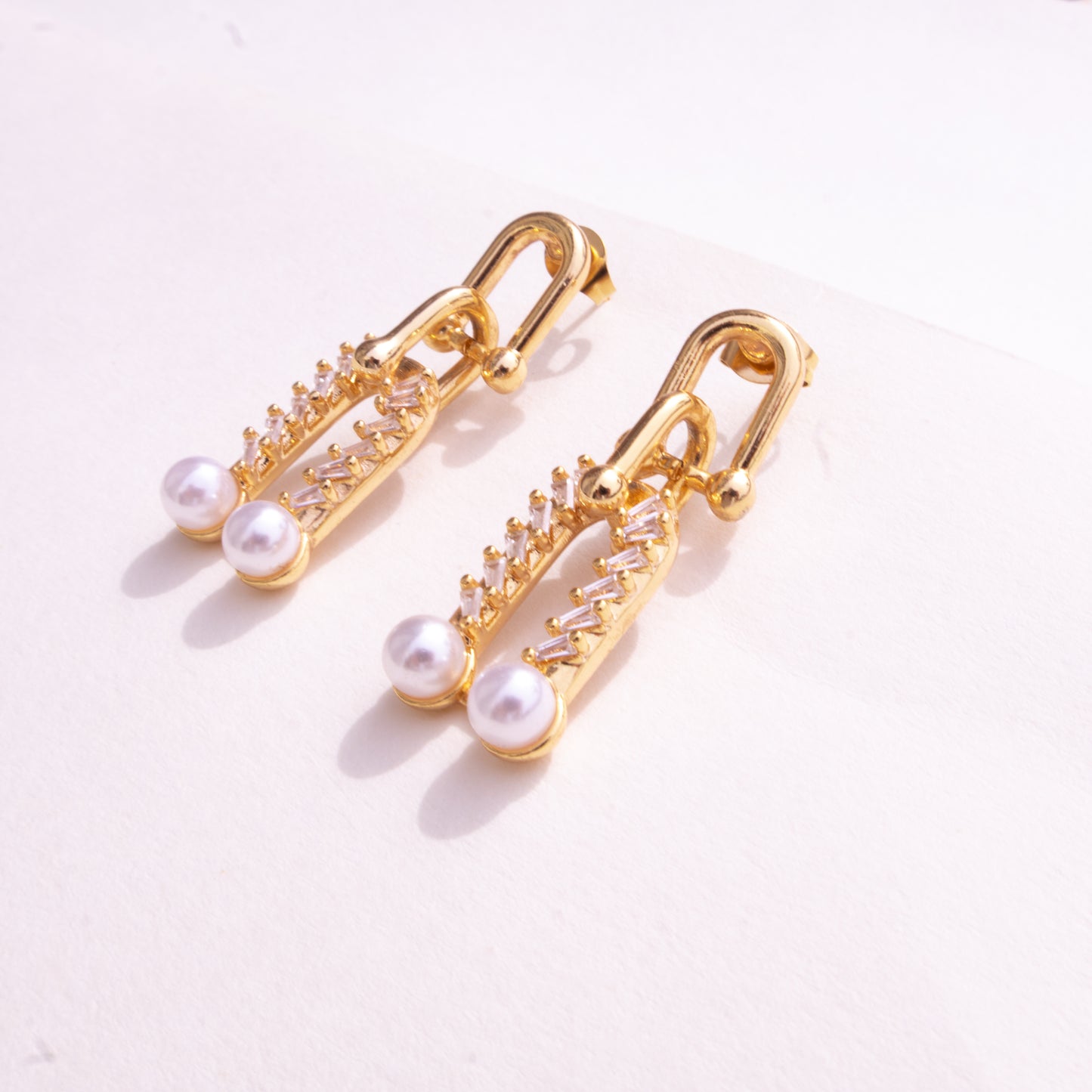 Pendientes de cadena con perlas y dúo