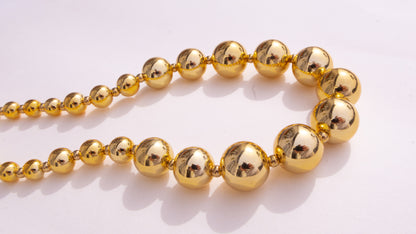 Collar de bolas con cuentas en tono dorado