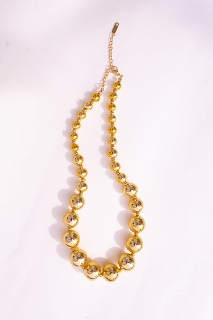 Collar de bolas con cuentas en tono dorado