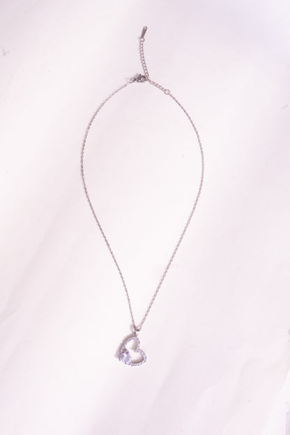 Collar de corazón de cristal brillante abierto de plata