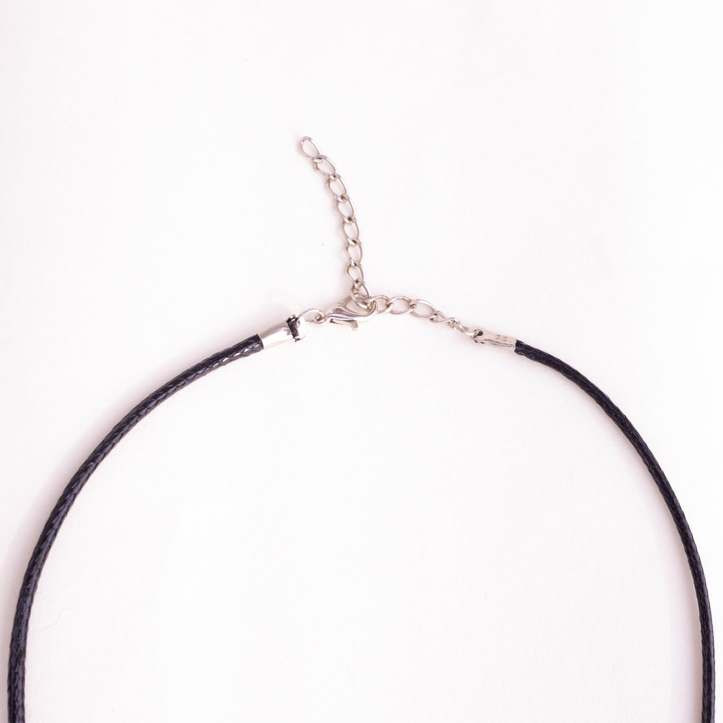 Collar con colgante de lágrima de piedra negra natural
