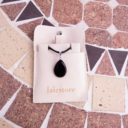 Collar con colgante de lágrima de piedra negra natural