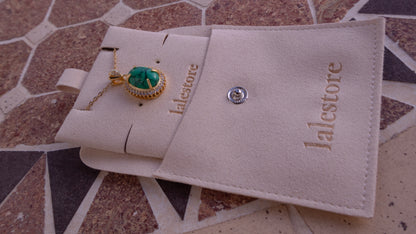 Collar con colgante ovalado de mármol verde