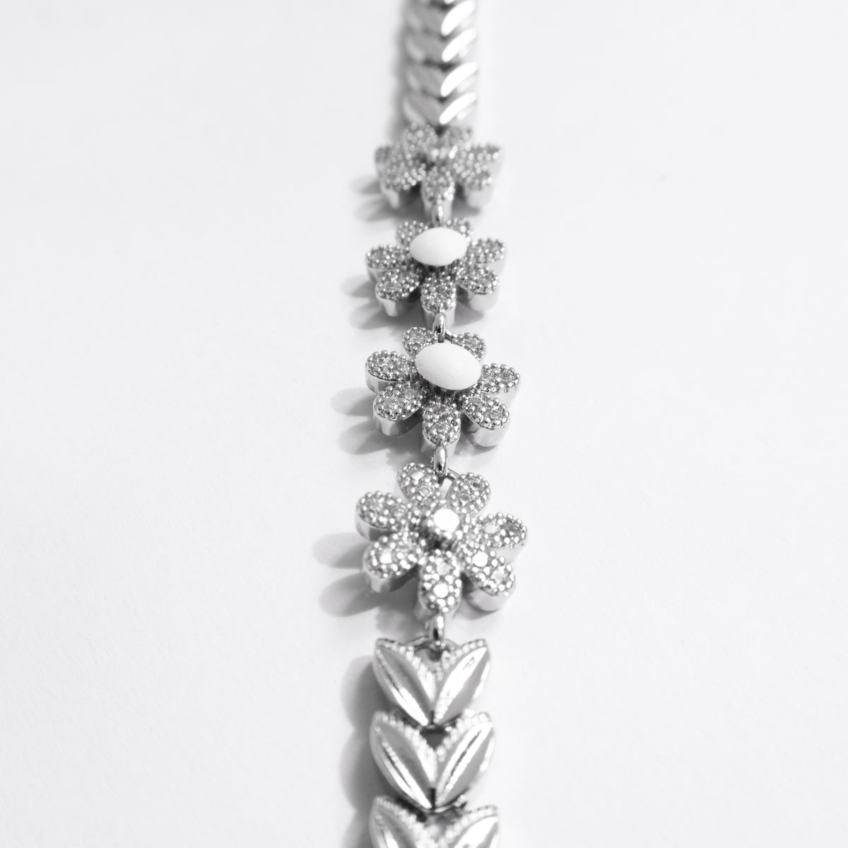 Margarida Sea Foam Daisy Bracelet