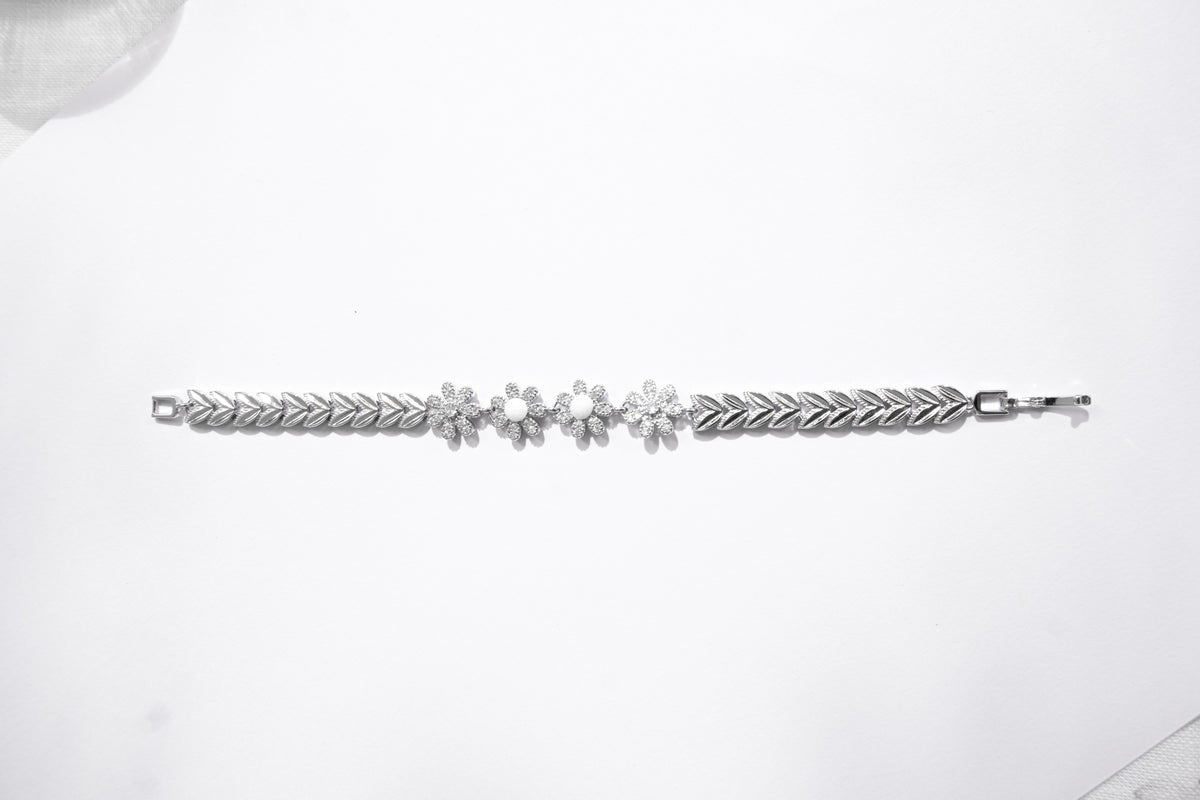 Margarida Sea Foam Daisy Bracelet