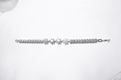Margarida Sea Foam Daisy Bracelet