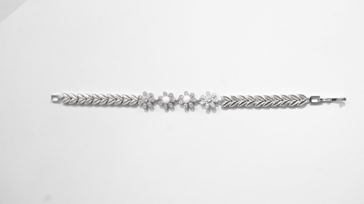 Margarida Sea Foam Daisy Bracelet