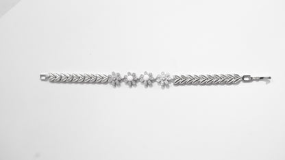Margarida Sea Foam Daisy Bracelet