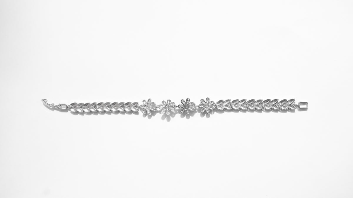 Margarida Sea Foam Daisy Bracelet