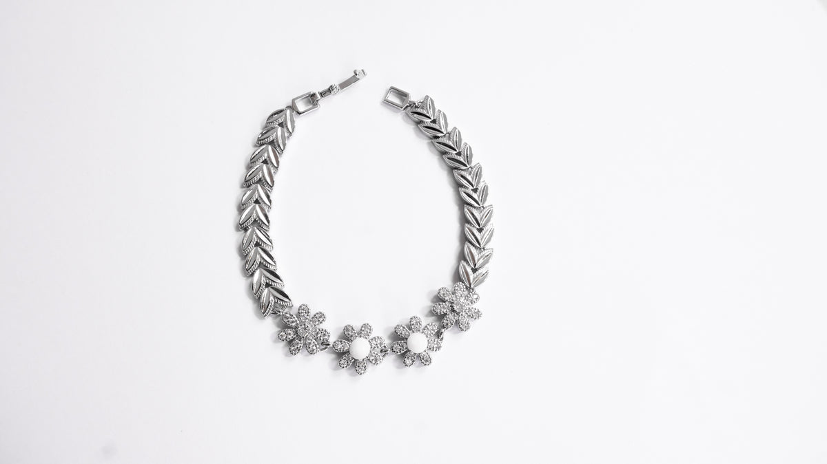 Margarida Sea Foam Daisy Bracelet