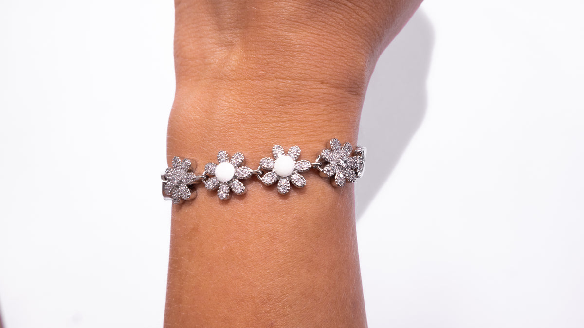 Margarida Sea Foam Daisy Bracelet