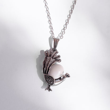 Leque Peacock Sea Foam Necklace