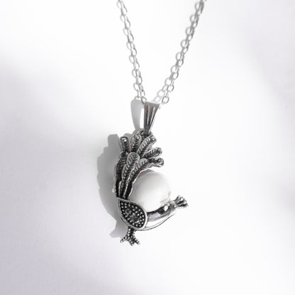 Leque Peacock Sea Foam Necklace