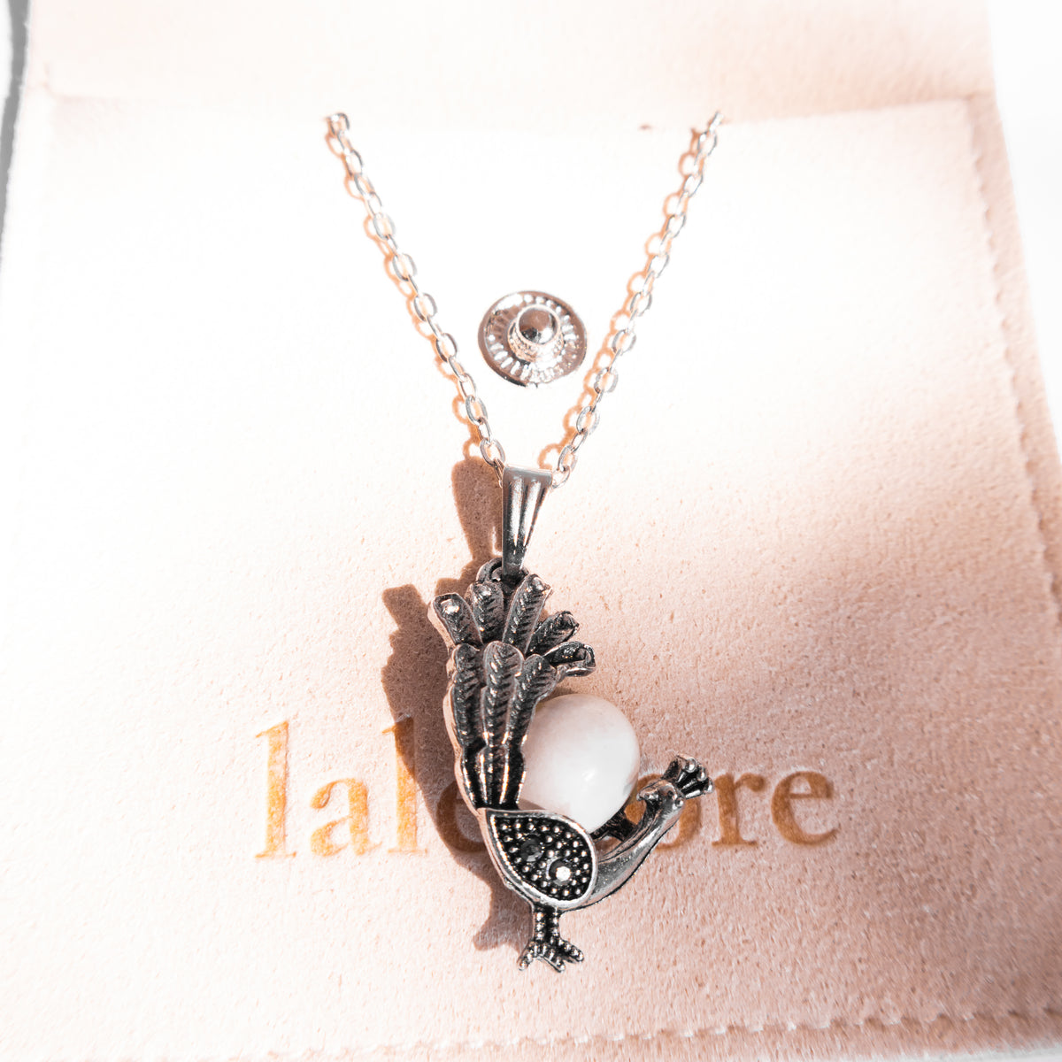 Leque Peacock Sea Foam Necklace