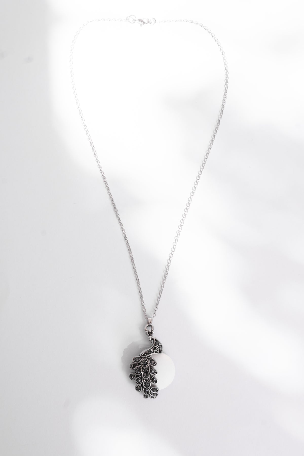 Pavão Peacock Sea Foam Necklace
