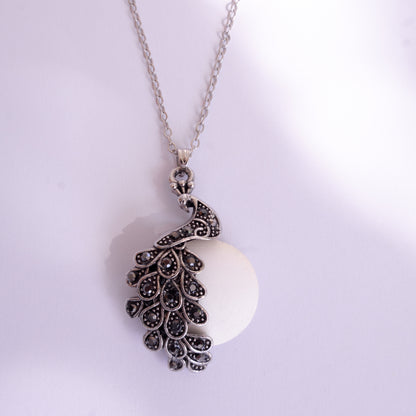 Pavão – Peacock Sea Foam Necklace