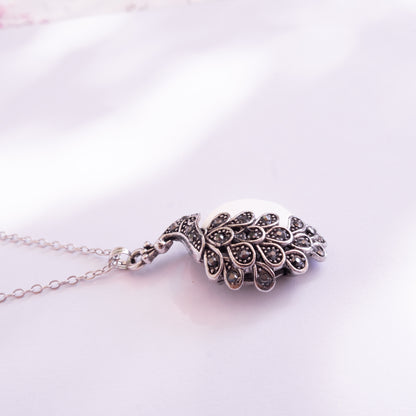 Pavão – Peacock Sea Foam Necklace