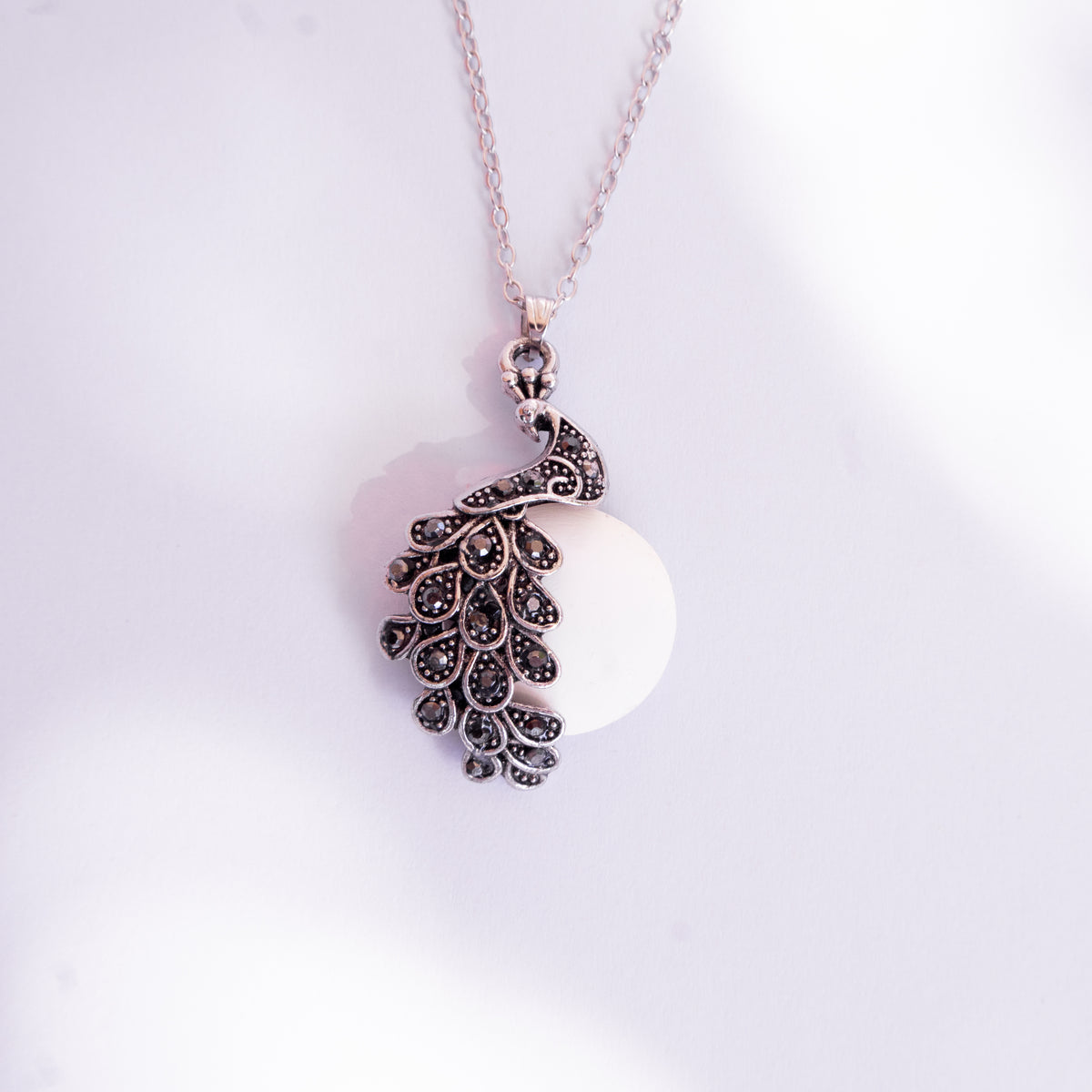 Pavão – Peacock Sea Foam Necklace