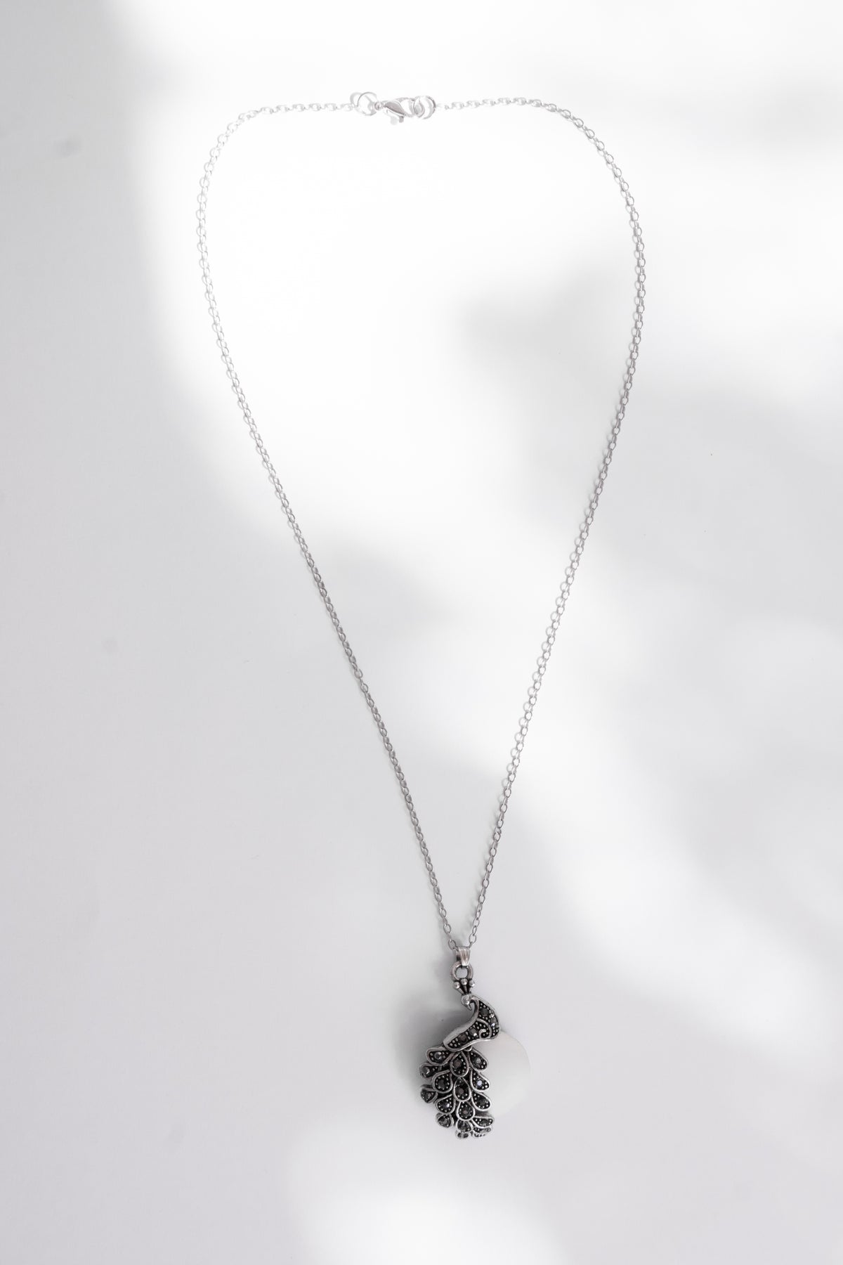 Pavão Peacock Sea Foam Necklace