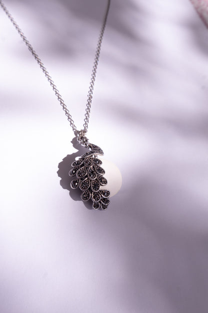 Pavão – Peacock Sea Foam Necklace