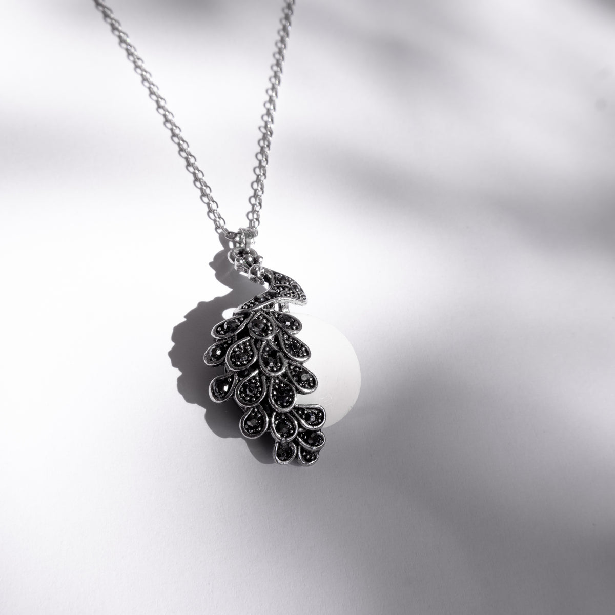 Pavão Peacock Sea Foam Necklace