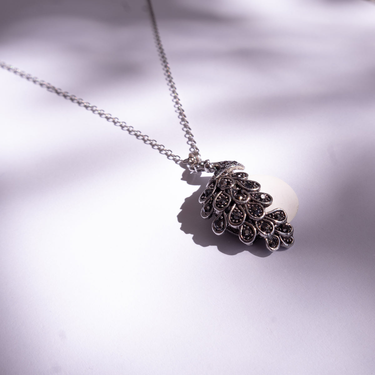 Pavão – Peacock Sea Foam Necklace