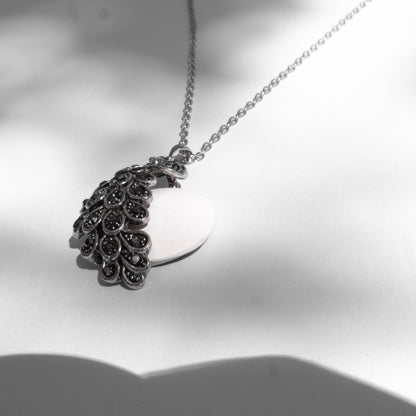 Pavão Peacock Sea Foam Necklace
