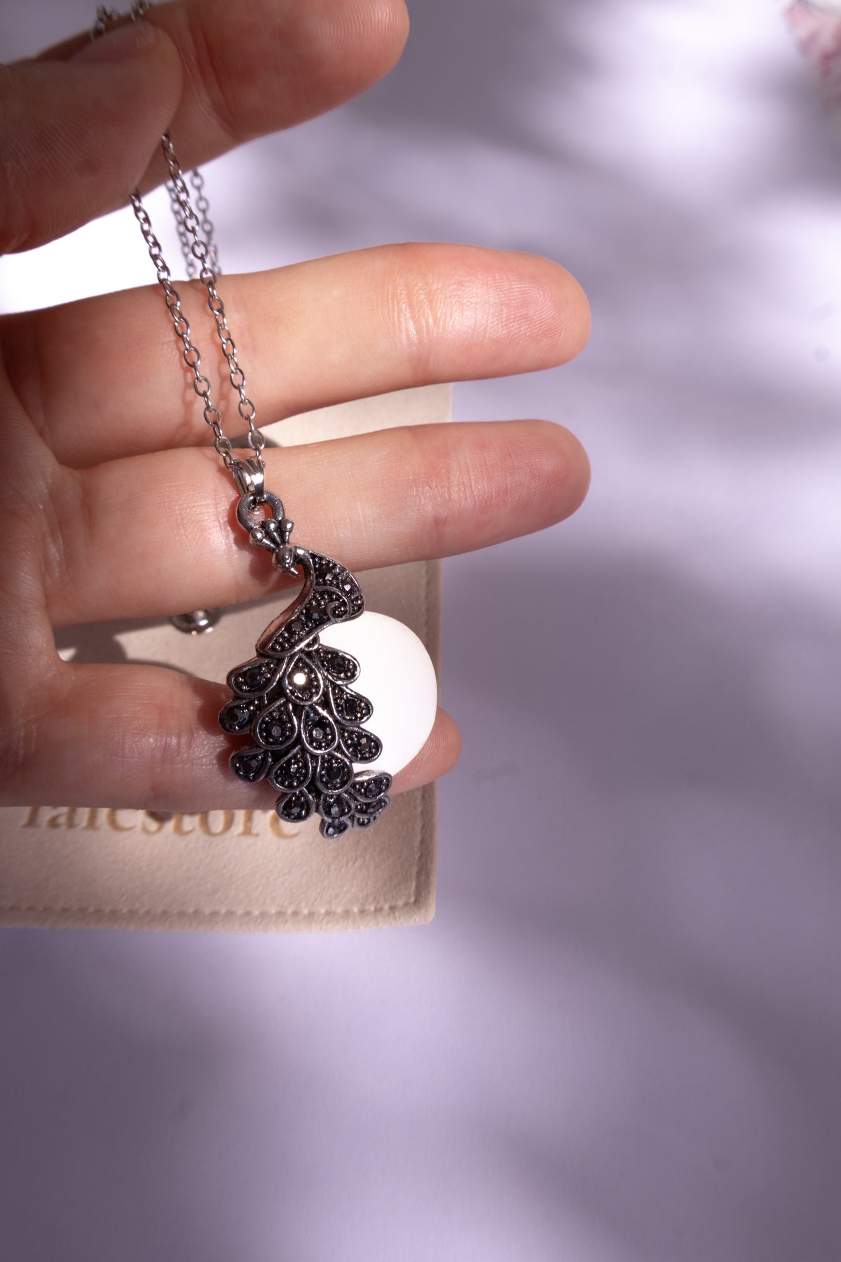 Pavão – Peacock Sea Foam Necklace