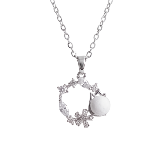 Grinalda Sea Foam Wreath Necklace