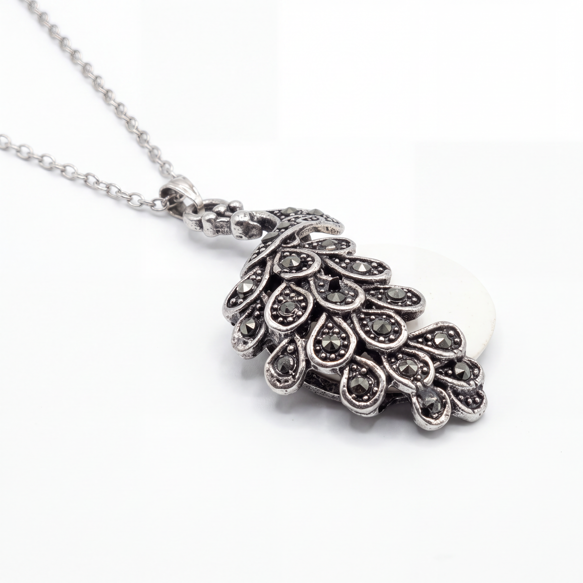 Pavão – Peacock Sea Foam Necklace