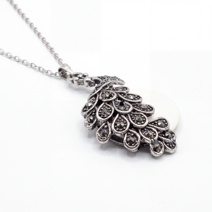 Pavão – Peacock Sea Foam Necklace