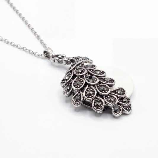 Pavão – Peacock Sea Foam Necklace